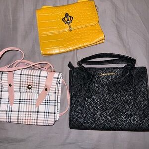 Three mini bags! Perfect for your outings